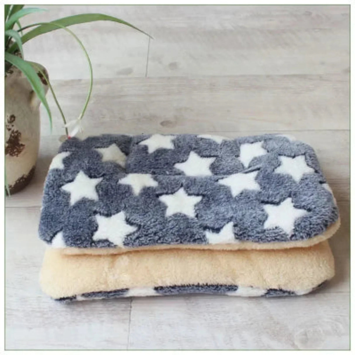 Seasonal Autumn and Winter Thick Pet Mats Cat Mats Dog Mats Blankets Pet Beds Sleeping Mats Seat Cushions Cloth Seat Cushion