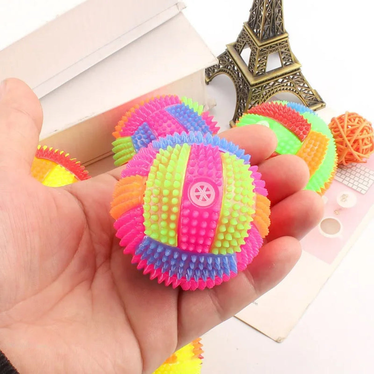 1PC Pet Luminous Noise Toy Dog Toys Colorful Luminous Elastic Ball Chewing Playing Sound Toy Ball for Punny Kitten Pet Supplies