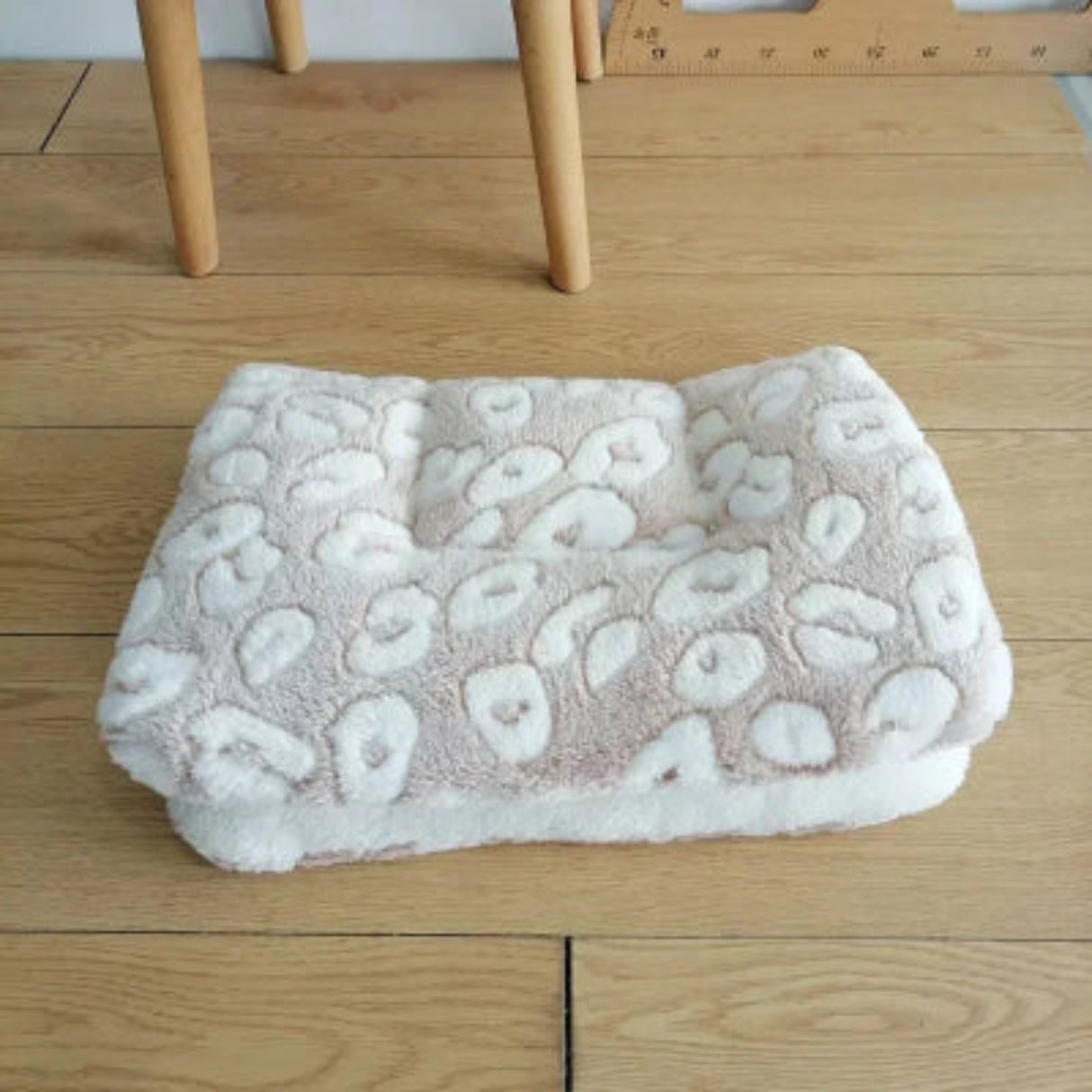 Seasonal Autumn and Winter Thick Pet Mats Cat Mats Dog Mats Blankets Pet Beds Sleeping Mats Seat Cushions Cloth Seat Cushion