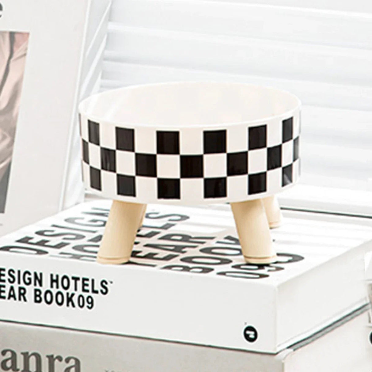 Pet Cat and Dog Plastic Bowl with Polka Dot Checkerboard Pattern, Non-slip and Easy To Clean Large Capacity Not Easy To Tip Over