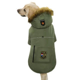 Chaqueta de invierno con capucha para perros, cálida y resistente al agua, con cuello de piel, ropa navideña para perros con insignia, accesorios más gruesos para perros grandes