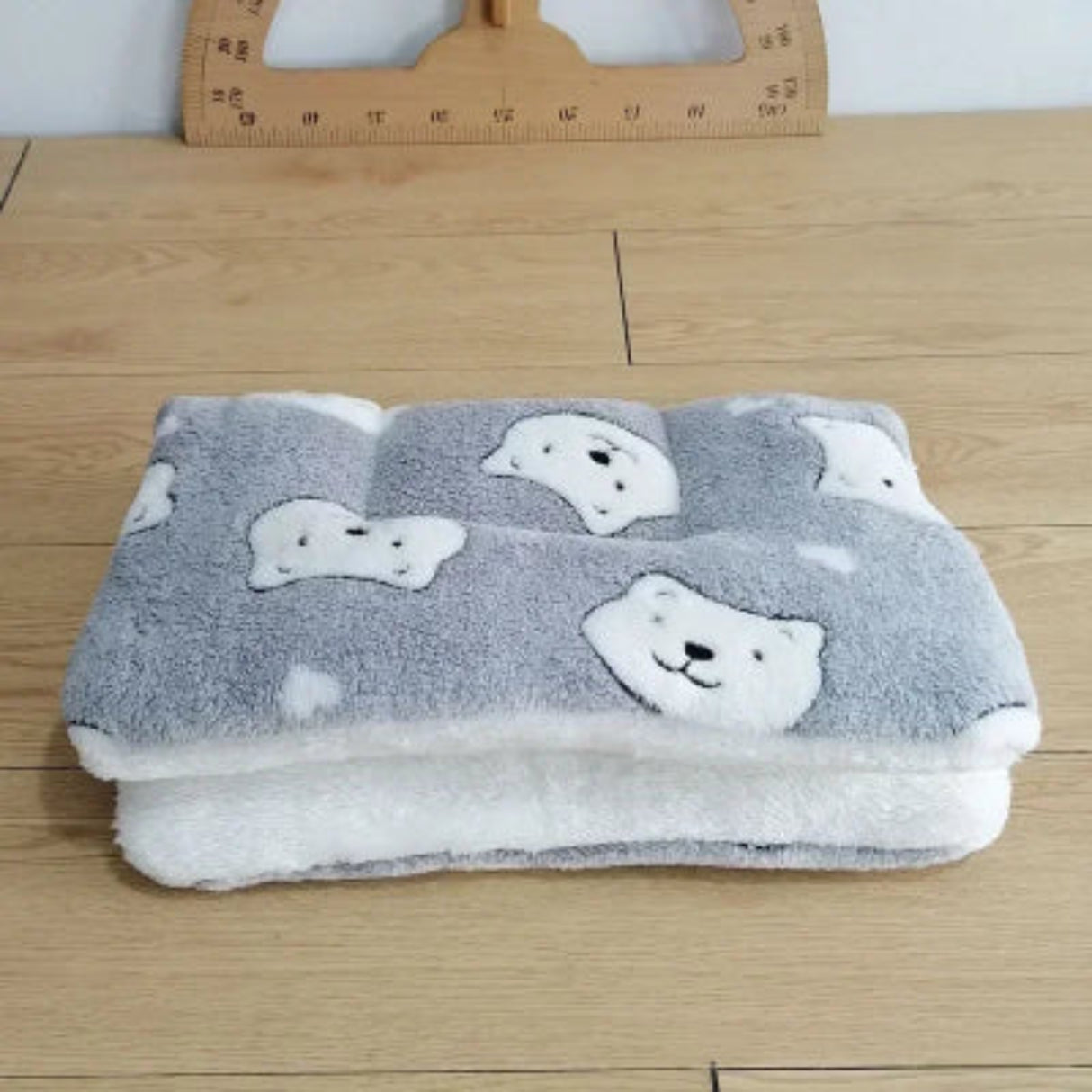 Seasonal Autumn and Winter Thick Pet Mats Cat Mats Dog Mats Blankets Pet Beds Sleeping Mats Seat Cushions Cloth Seat Cushion